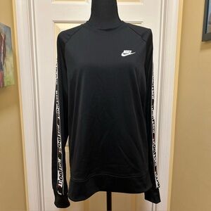 Nike Men's Black pullover sweatshirt with Logo Sleeves